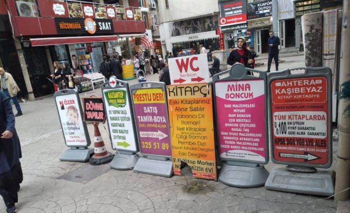 İzmit Zabıtası’ndan kaldırım işgaline sıkı takip