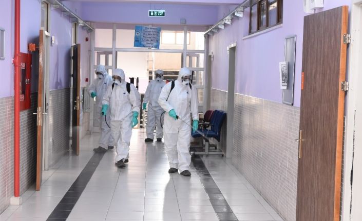 Karatay Belediyesi, ilçedeki tüm okulları dezenfekte ediyor