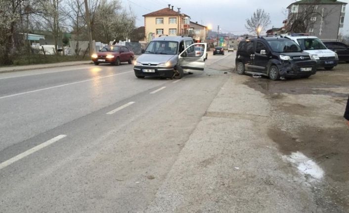 Kaynarca’da iki araç çarpıştı: 1 yaralı