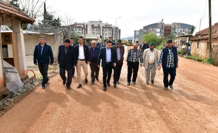 Kepez’de vatandaşın yol sorunu çözülüyor