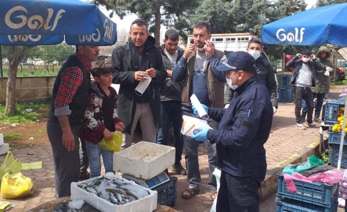 Kilis’te pazar esnafına maske dağıtıldı