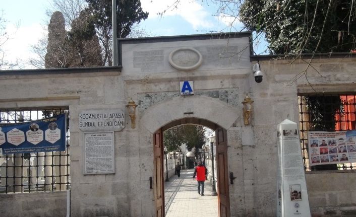 Korona virüs nedeniyle cuma namazında Taksim Camii boş kaldı