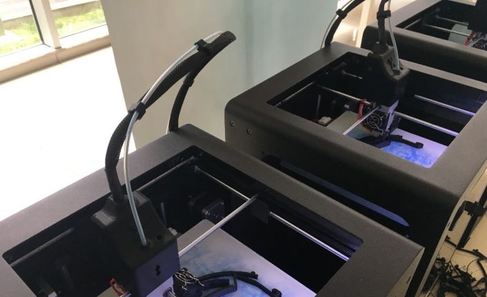 Korona virüse karşı 3D yazıcı ile siperli maske üretimi