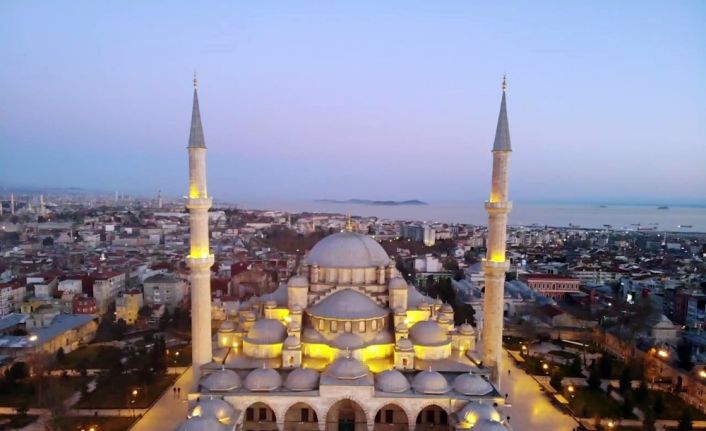 Korona virüsü nedeniyle camiler kandilde boş kaldı