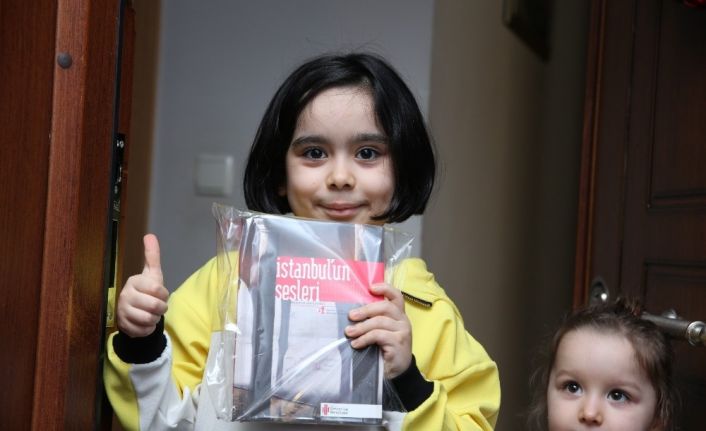 Korona virüsüne karşı binlerce kitap dezenfekte edilip evde kalan öğrencilere dağıtıldı