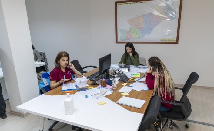 Kriz Merkezinde 65 yaş üstü vatandaşlara gıda ve ilaç yardımı için yeni hat açıldı