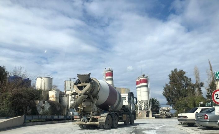 Kuşadası’nda beton döküm saatleri değiştirildi