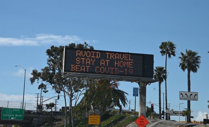 Los Angeles’ın renkli sokakları korona salgını nedeniyle ıssız kaldı