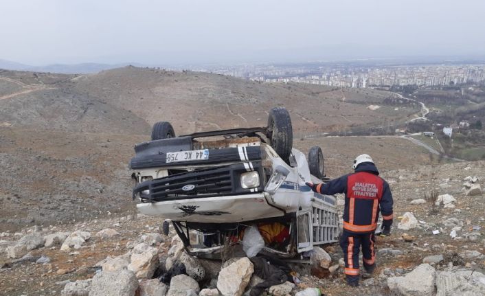 Malatya’da kamyon şarampole devrildi: 1 ölü
