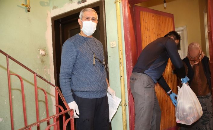 Melikgazi’de 65 yaş üstü yaşlılar ve kronik rahatsızlığı bulunan ihtiyaç sahiplerine iaşe yardımı yapıldı