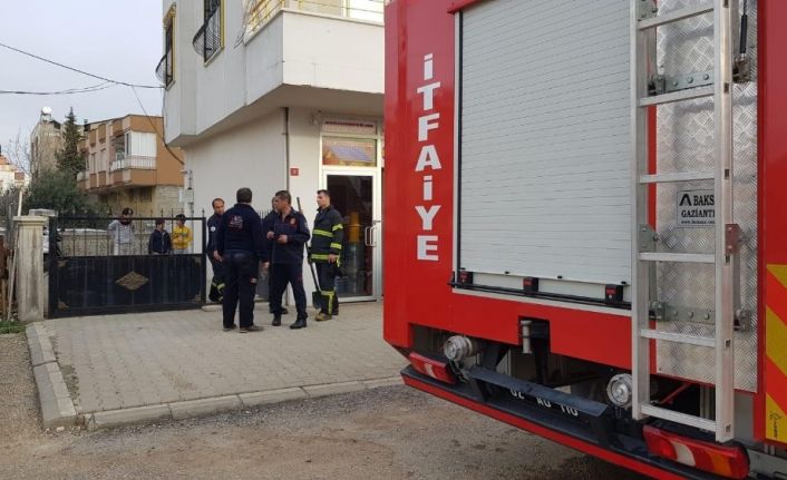 Merdiven boşluğunda çıkan yangın büyümeden söndürüldü
