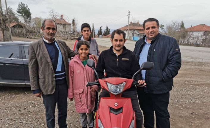 Milletvekili Kaya’dan engelli gence doğum günü sürprizi