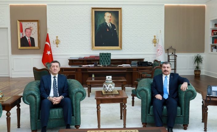 Milli Eğitim Bakanı Selçuk: “Bilim Kurulunun önerisiyle evde eğitim sürecini 30 Nisan’a kadar uzatılması kararını aldık”