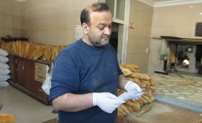 Öğrencilerden esnafa ‘korona’ broşürü