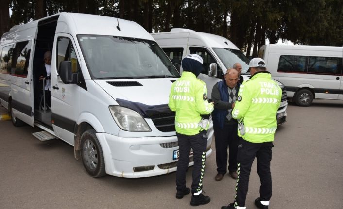 Okul çevrelerinde 2 bin 885 kişi sorgulandı, 7 aranan şahıs yakalandı