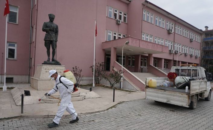 Osmancık’ta corona virüse karşı ilaçlama yapıldı