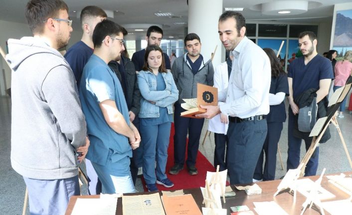 (Özel) Arazisini satıp öğrenciler faydalansın diye tıp koleksiyonu oluşturdu