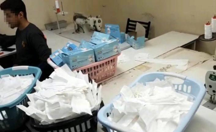 (Özel) İstanbul’da 1 milyon adet sahte maske üreten atölyeye baskın kamerada