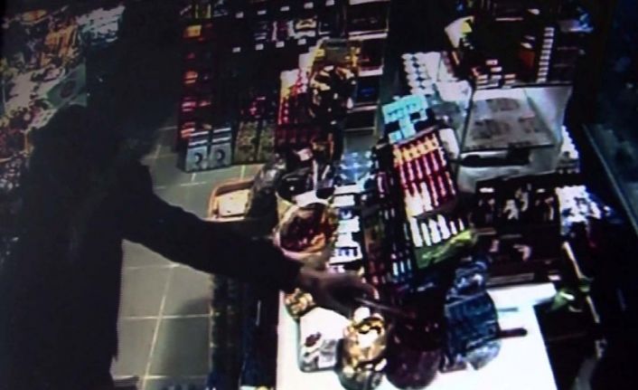 (Özel) Silahlı gaspçı market sahibine doğum gününde kabusu yaşattı