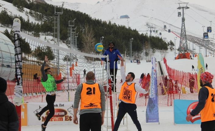 Palandöken’de kar voleybolu heyecanı