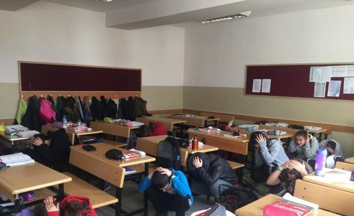 Safranbolu’da okullarda deprem tatbikatı