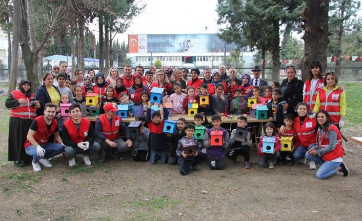 Samsun’da kuşlar için rengarenk yuvalar