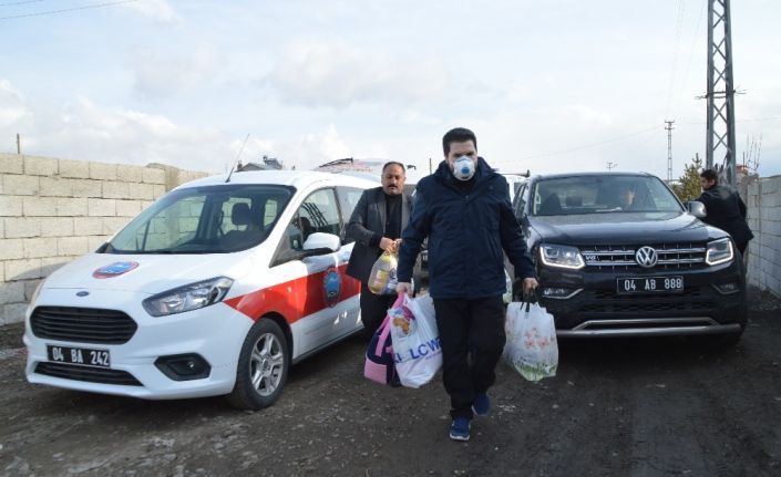 Savcı Sayan’dan korona virüs nedeniyle dışarıya çıkamayan ihtiyaç sahiplerine yardım