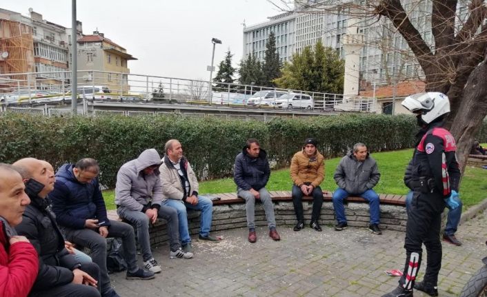 Sosyal mesafeyi korumayan ve parkta toplu halde alkol alanlara ceza