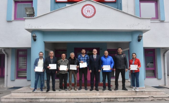 Spor kulüplerine tebrik belgeleri verildi