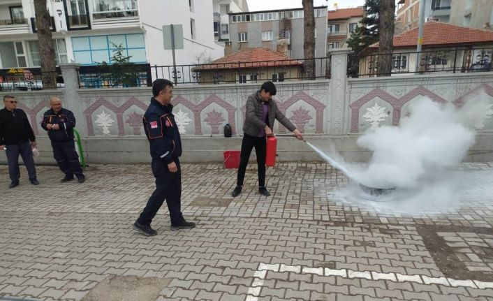 Şuhut’ta öğrencilere deprem ve yangın tatbikatı