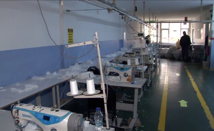 Sultanbeyli’de polis sahte maske üreten bir imalathaneye operasyon düzenledi. Operasyonda 1 milyon sahte maske ele geçirildi.