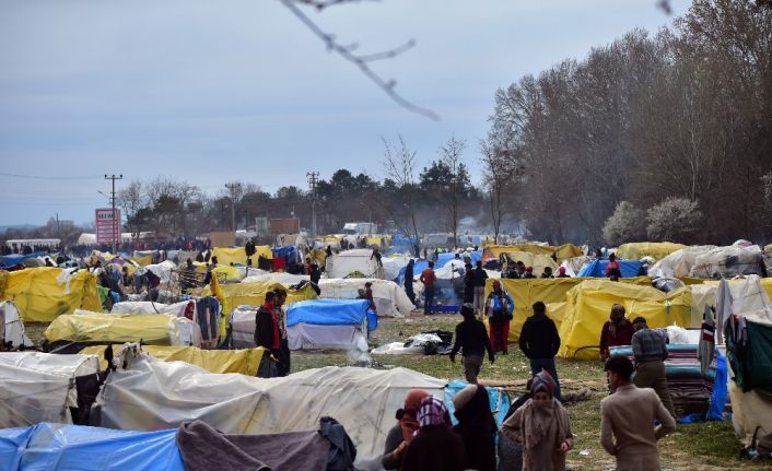 ‘Tampon’ bölgede mültecilerin bekleyişi sürüyor