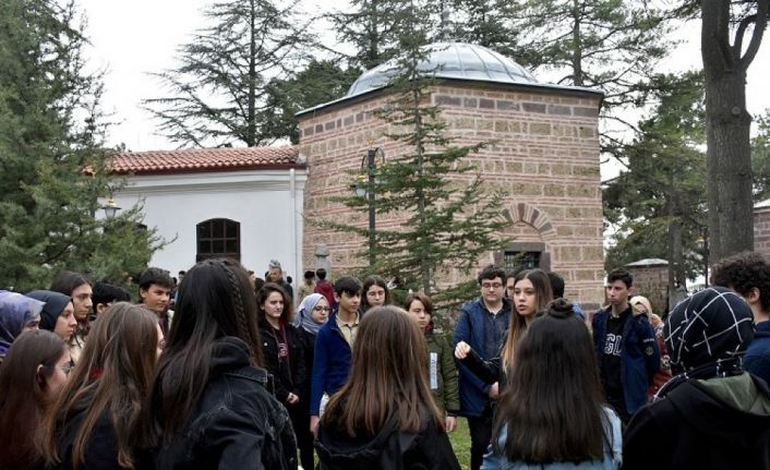 Tarih dersini Ertuğrul Gazi Türbesinde işlediler