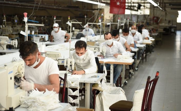 Tarsuslu tekstilci Koronavirüs  için 30 bin adet ücretsiz  maske üretti