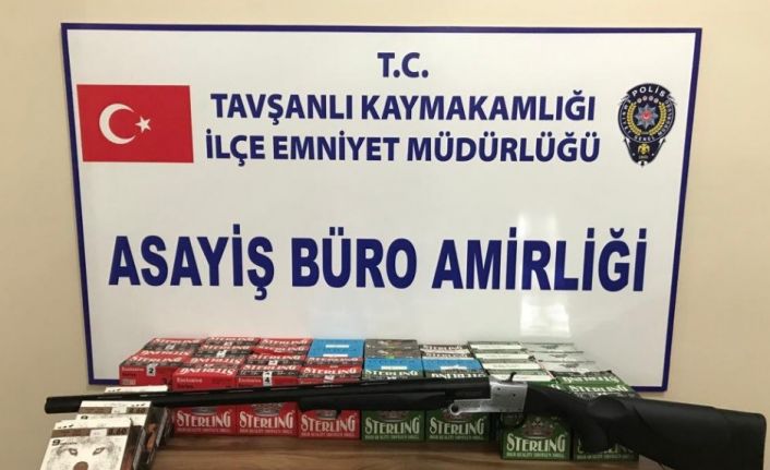 Tavşanlı’da polis 8 ayrı adreste kaçak silah ele geçirdi