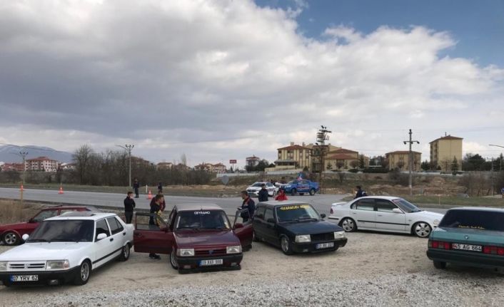 Trafik magandaları konvoy halinde trafiği birbirine kattı