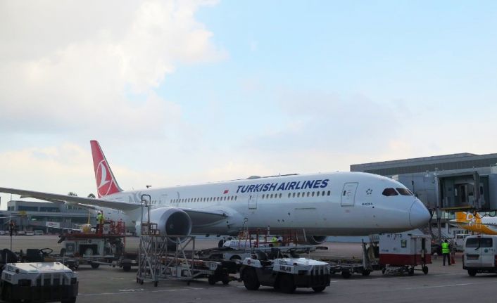 Türk Hava Yolları uçakları Singapur’da dezenfekte ediliyor