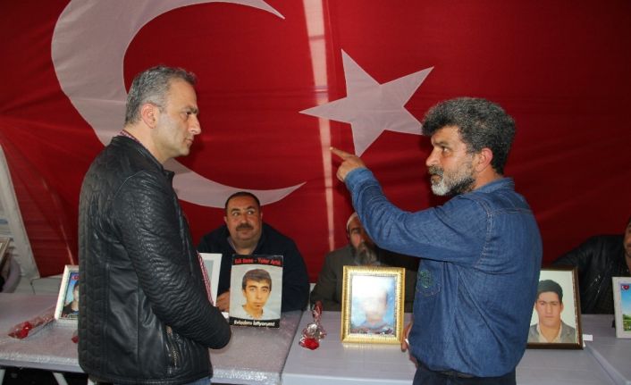 Türkiye Gazetesi Yayın Koordinatörü Yücel Koç, HDP önündeki aileleri ziyaret etti