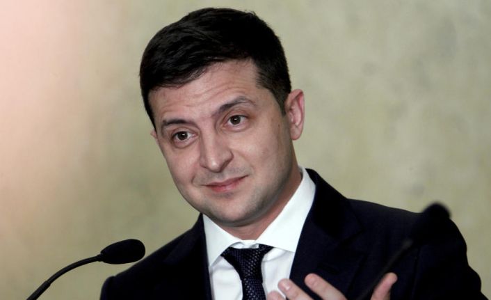 Ukrayna Devlet Başkanı Zelenskiy : “Virüsten korunmak için babaanne yöntemlerinizi bir kenara bırakın”