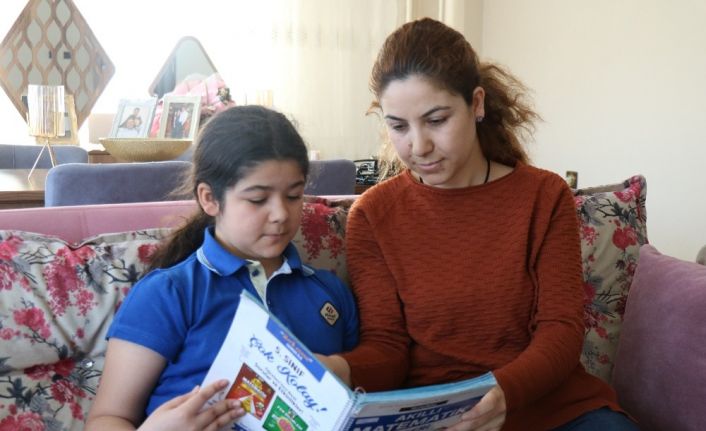 Uzaktan eğitim başladı, Kırşehir’de çocuklar aileleri ile ekran başına geçti