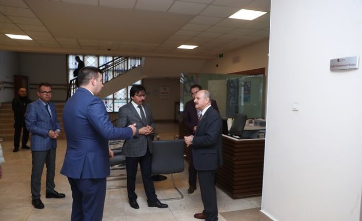 Vali Çakacak Vefa Sosyal Destek İletişim Merkezini ziyaret etti