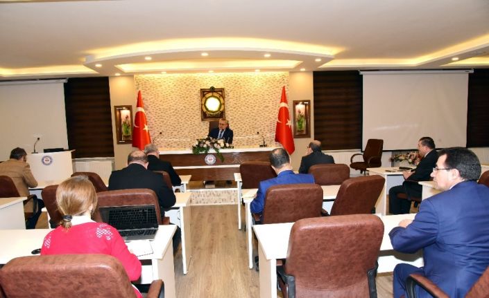 Vali Deniz: "Zorunlu haller dışında iller arası otobüslerle seyahatlerine izin verilmeyecektir”