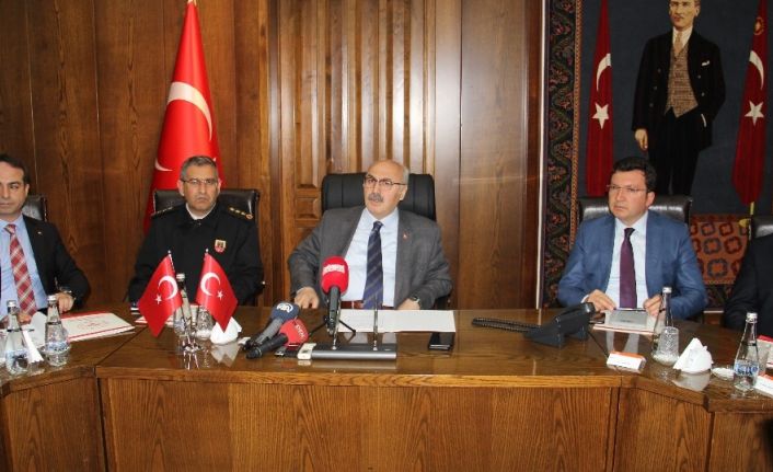 Vali Köşger; “Aydın’da 23 şüpheli vakadan 22’sinin testi negatif çıktı, bir kişinin ise test çalışmaları devam ediyor”