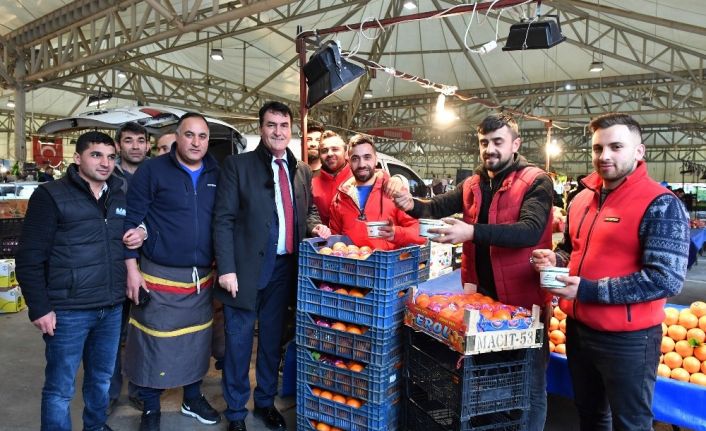 Vatandaş Dündar’ı bağrına bastı