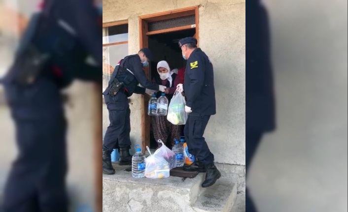 Vefa İletişim Merkezi’ni arayan yaşlı kadının tek isteği ‘hazır su’ oldu