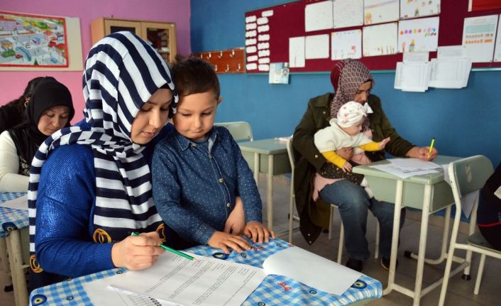 Veliler birbirleriyle yarıştı