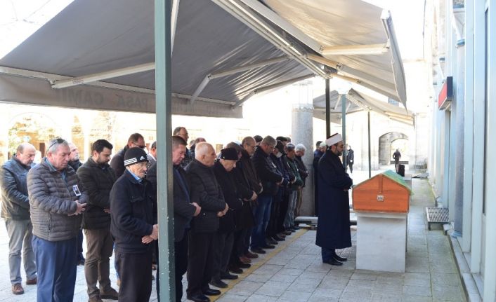 Yaşlı kadının cenazesi, Korona virüsü tedbiri kapsamında namaz vaktinden önce kılındı