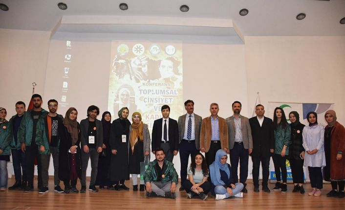 Yazar Cihan Aktaş HRÜ’de konferans verdi