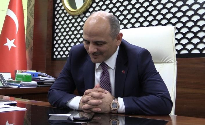 10 gündür hemşire annesiyle görüşemeyen çocuğa başkan Söğüt’ten moral