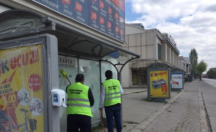 4 günlük sokağa çıkma kısıtlamasında Sakarya’da duraklar Büyükşehir ile temizleniyor